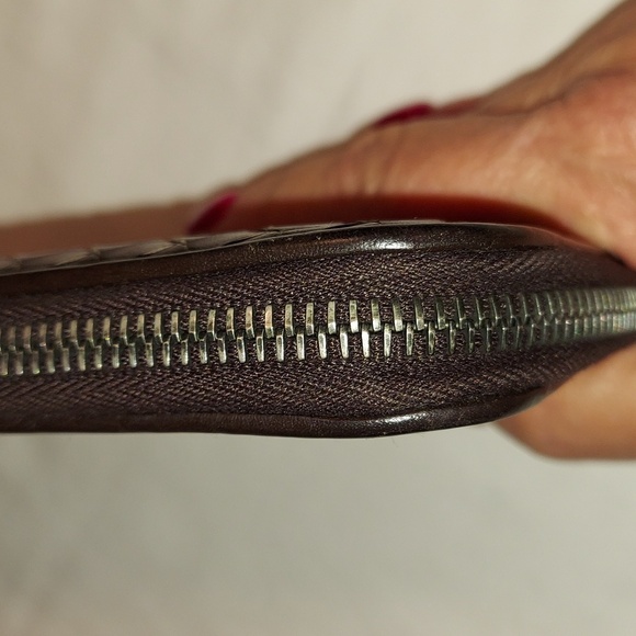 Bottega Veneta Brown Intrecciato Nappa leather zip around Wallet Organizer. - Picture 10 of 12